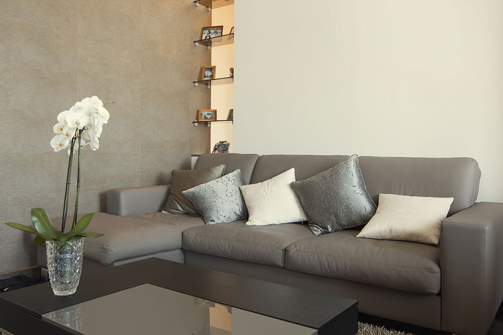 Some Essential Pros and Cons of Buying Versus Renting Furniture