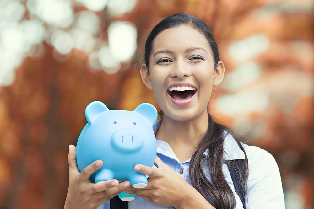 The pros and cons of savings accounts for students